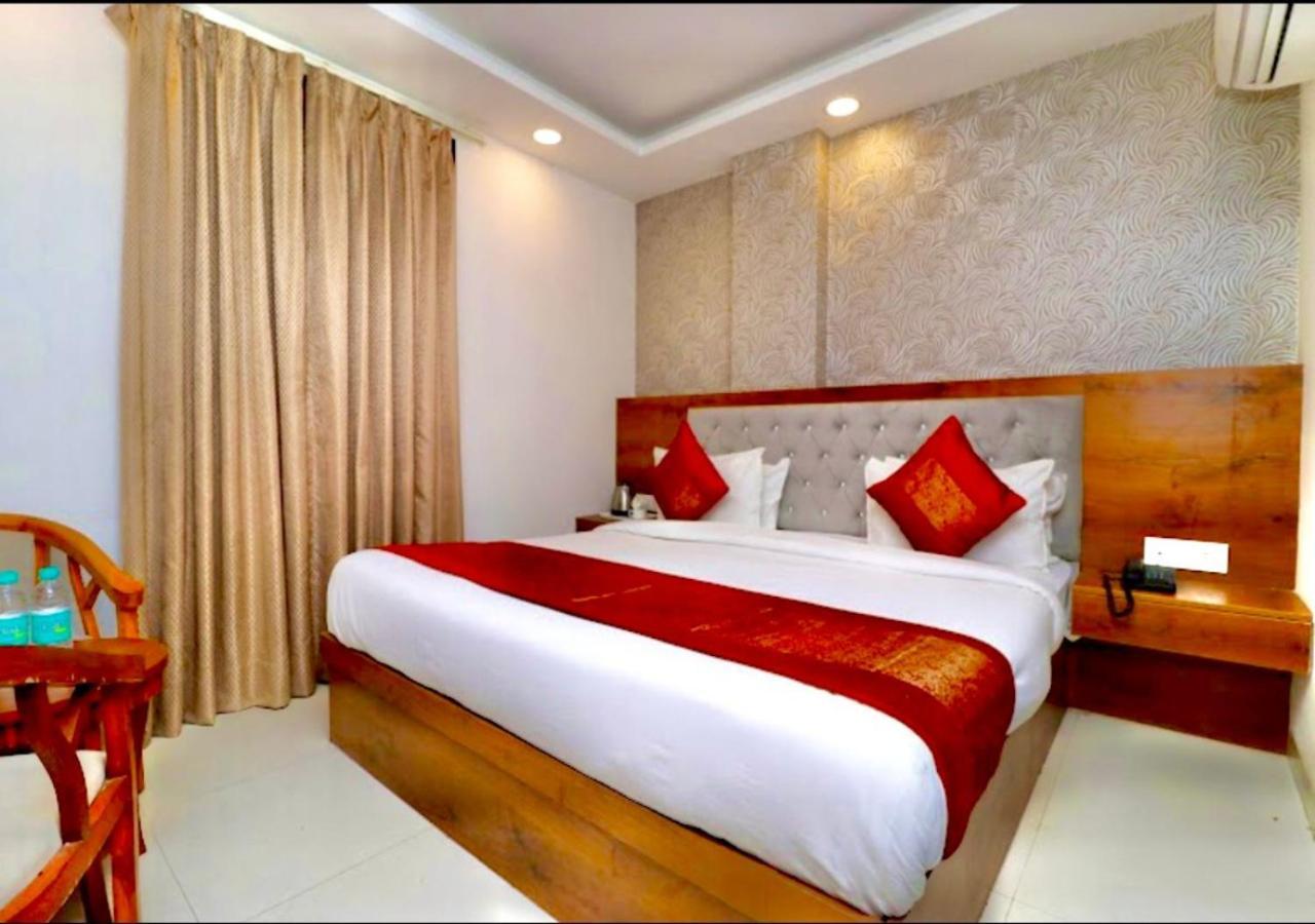 Hotel Galaxy Inn Near Delhi International Airport New Delhi Exteriör bild