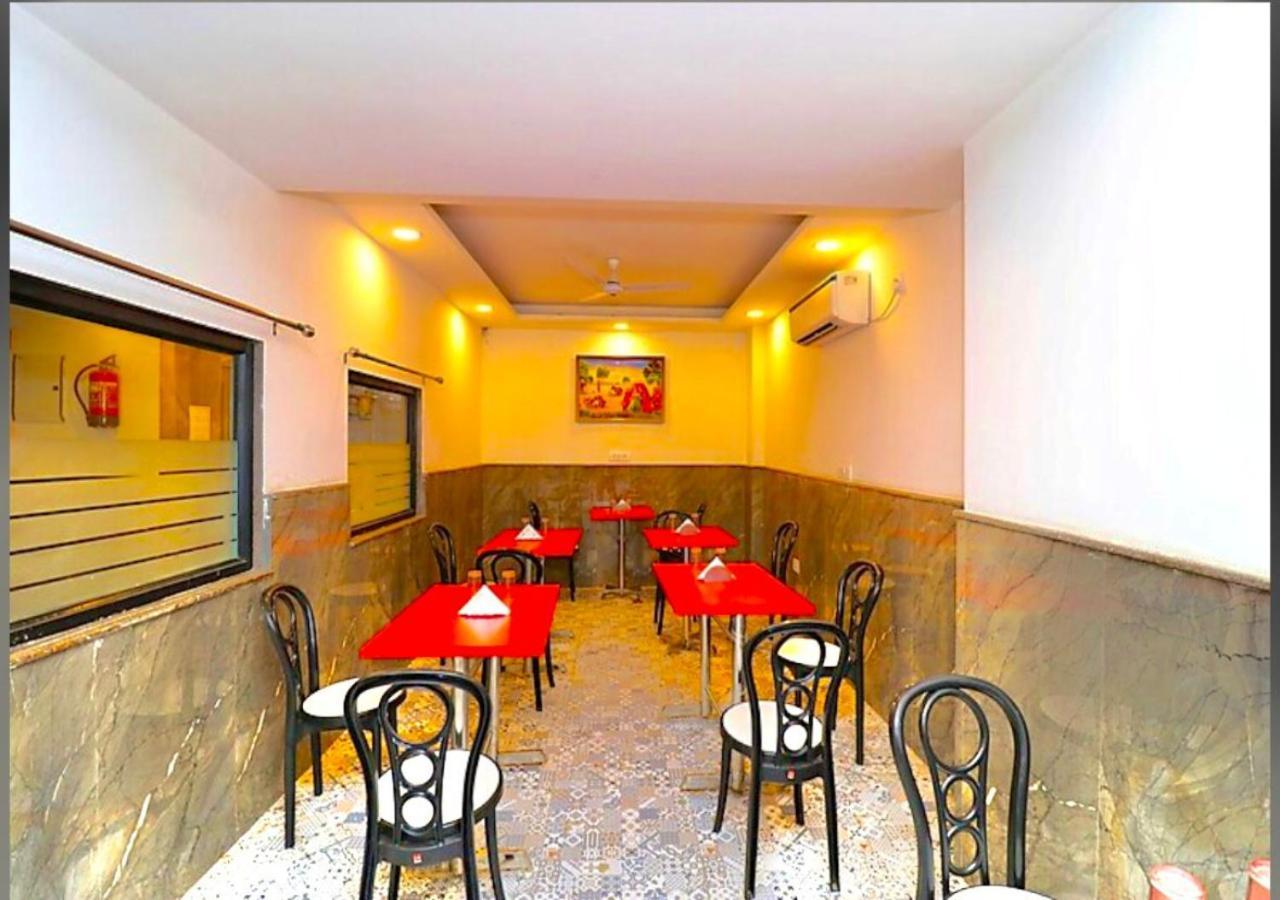 Hotel Galaxy Inn Near Delhi International Airport New Delhi Exteriör bild
