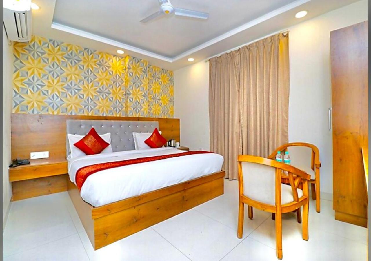 Hotel Galaxy Inn Near Delhi International Airport New Delhi Exteriör bild