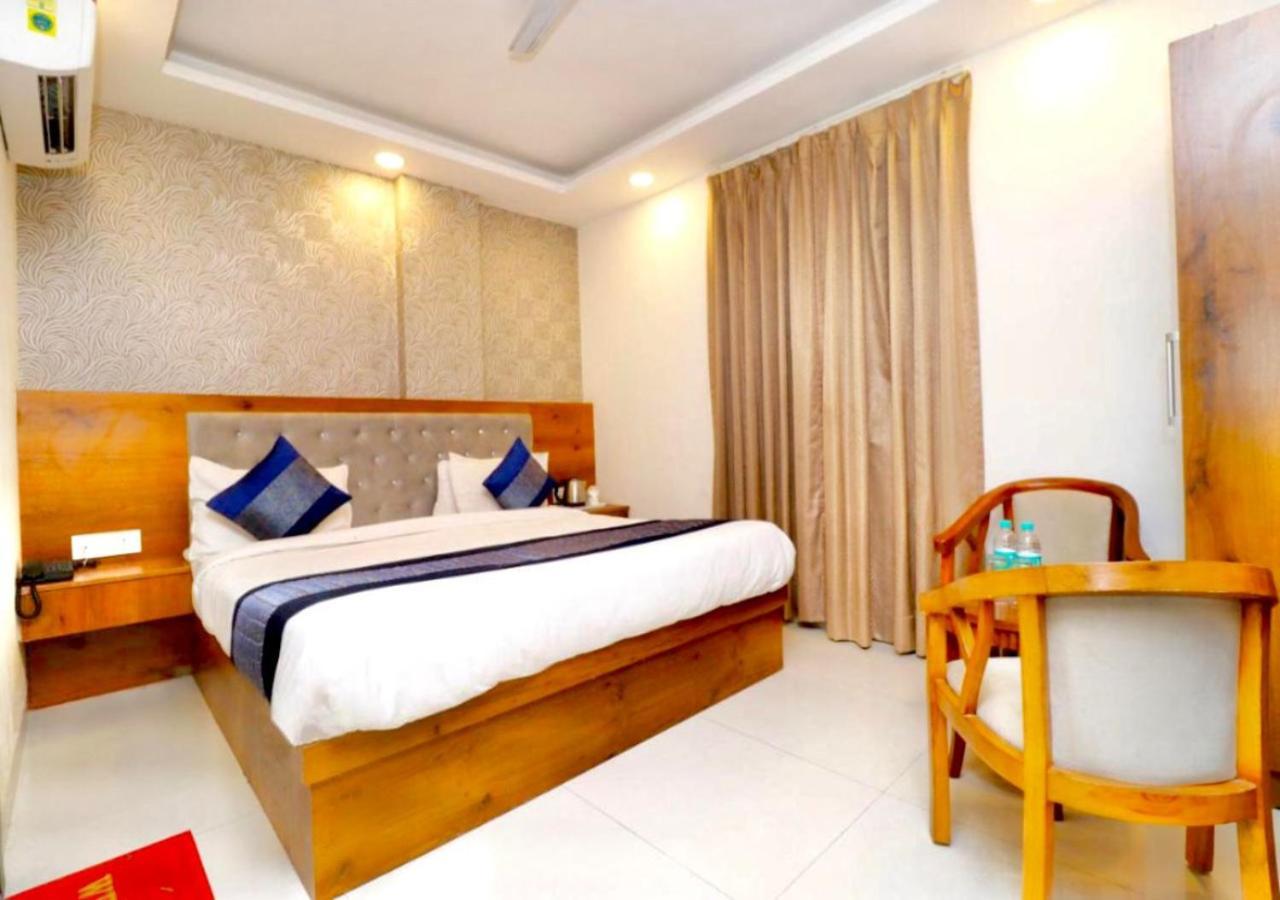 Hotel Galaxy Inn Near Delhi International Airport New Delhi Exteriör bild
