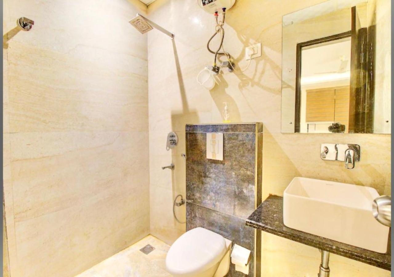 Hotel Galaxy Inn Near Delhi International Airport New Delhi Exteriör bild